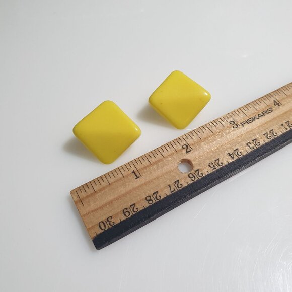 Vintage Yellow Square Clip On Earrings Retro Style Jewelry Costume Granny Core - Picture 2 of 4